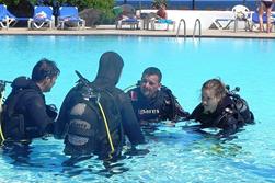 Lanzarote Dive Centre - Canary Islands. Pool dive.